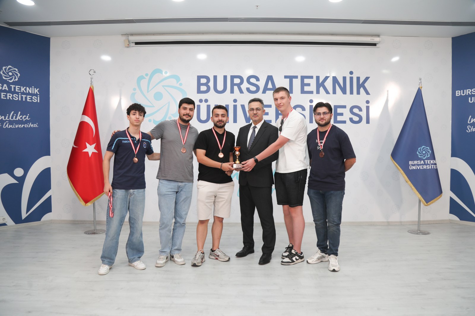 BTÜ’de sporun kazananları ödüllerine kavuştu