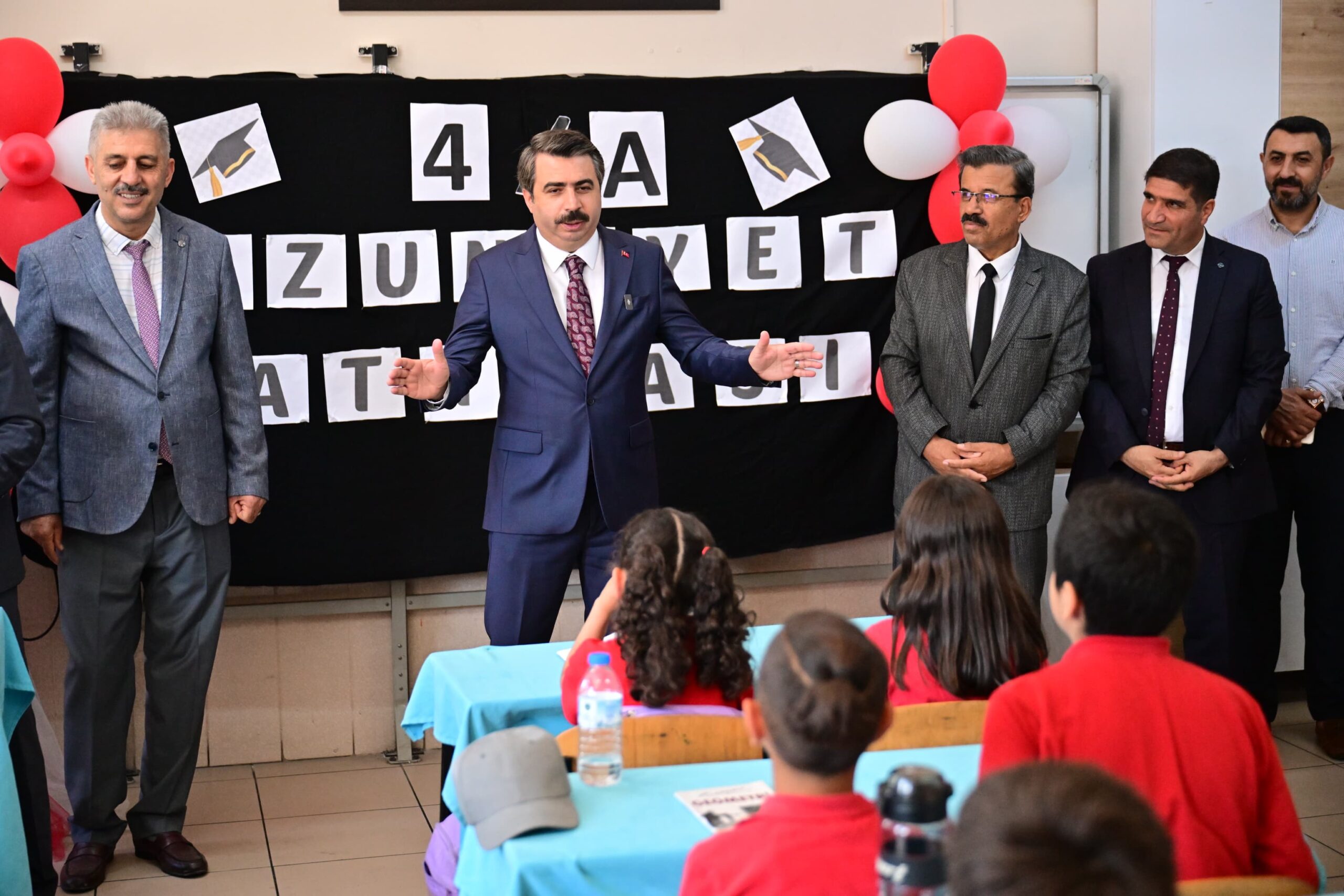 Başkan Yılmaz, Miniklerin Karne Heyecanına Ortak Oldu