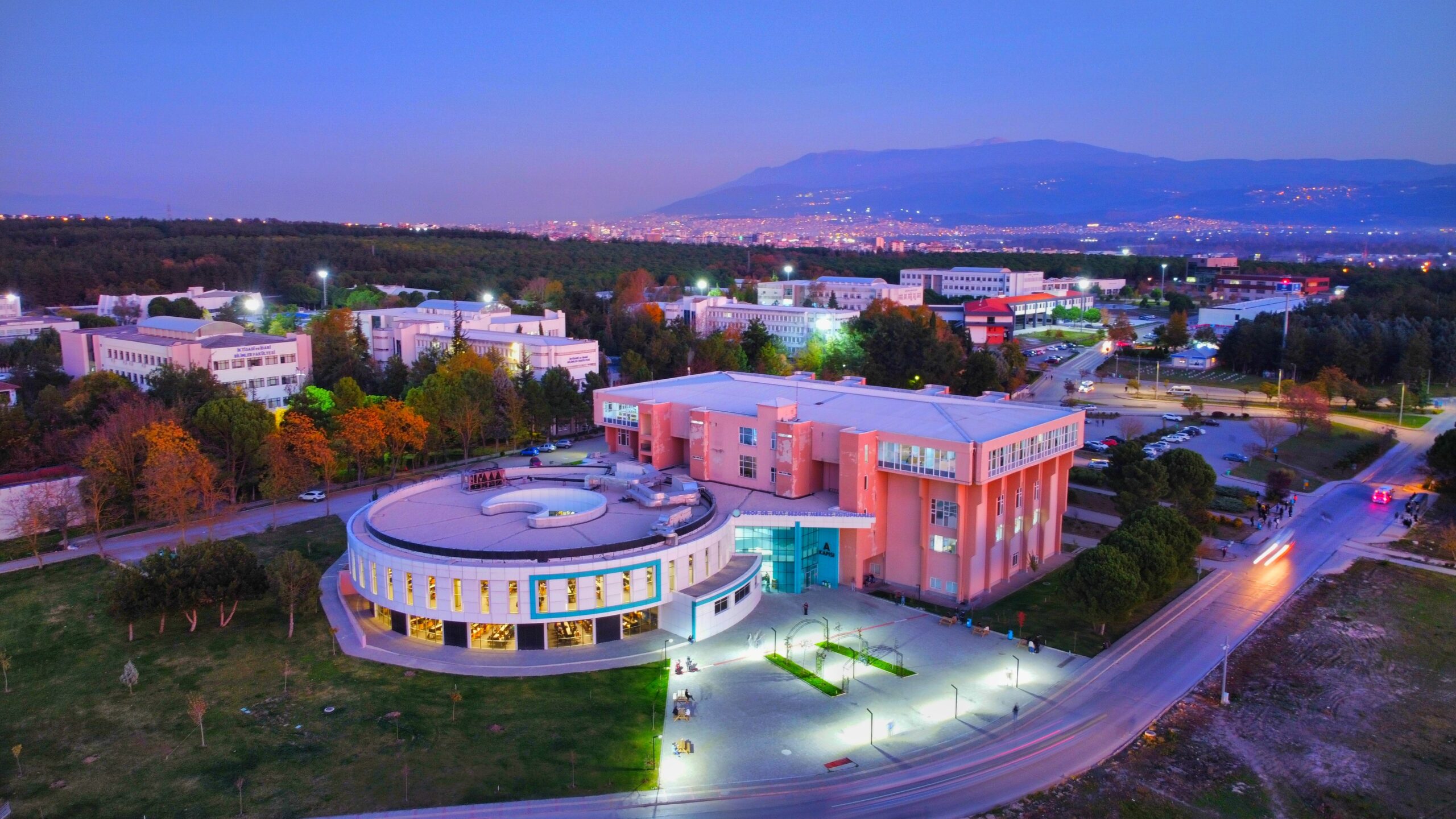 BUÜ, Türkiye’nin en iyi 18 üniversitesi arasında yer aldı