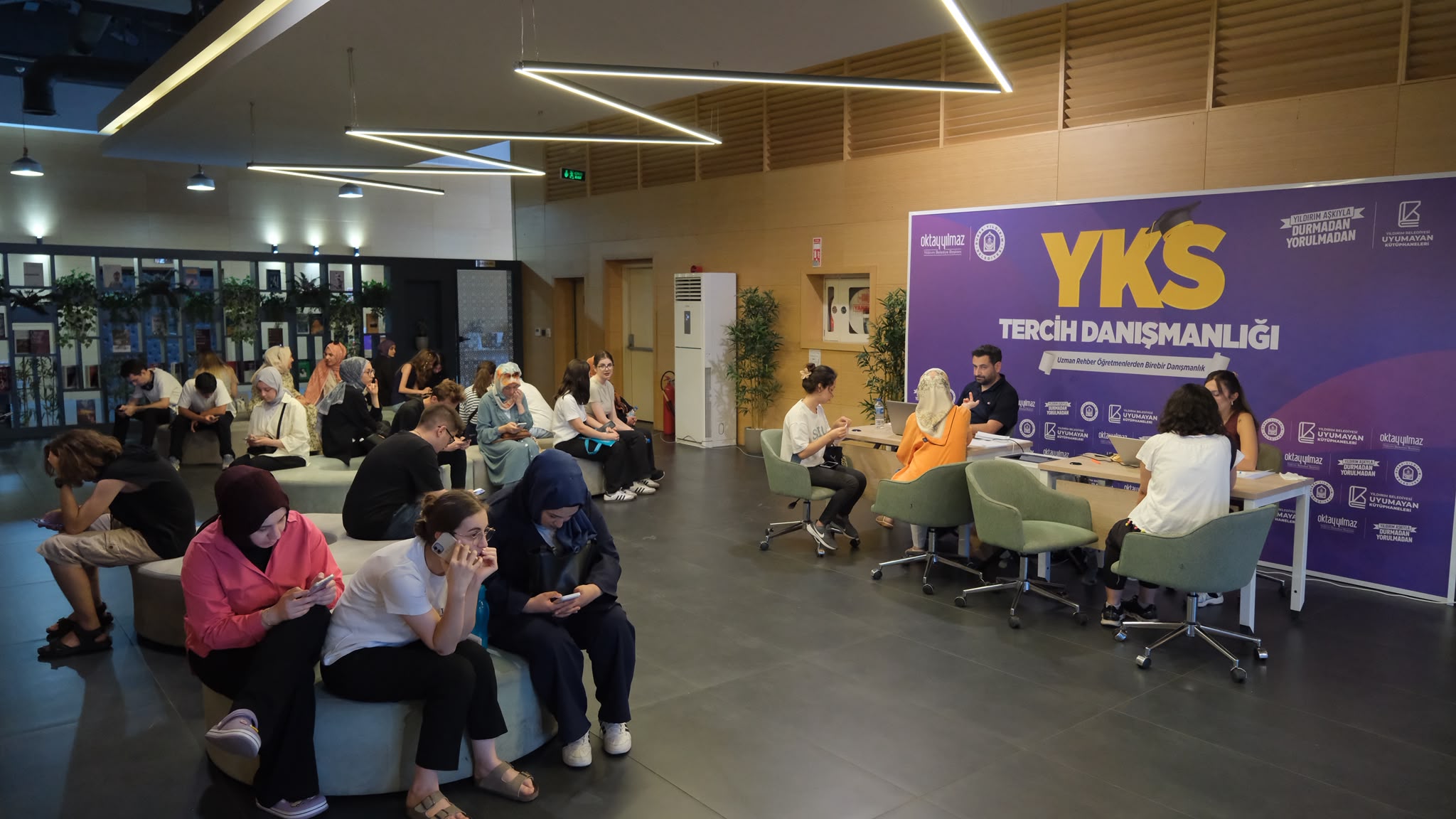Yıldırım Belediyesi Üniversite Tercih Sürecinde Gençlerin Yanında