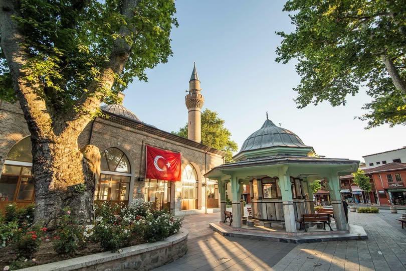 İnegöl Belediyesi’nden Mevlid Kandilinde Helva İkramı