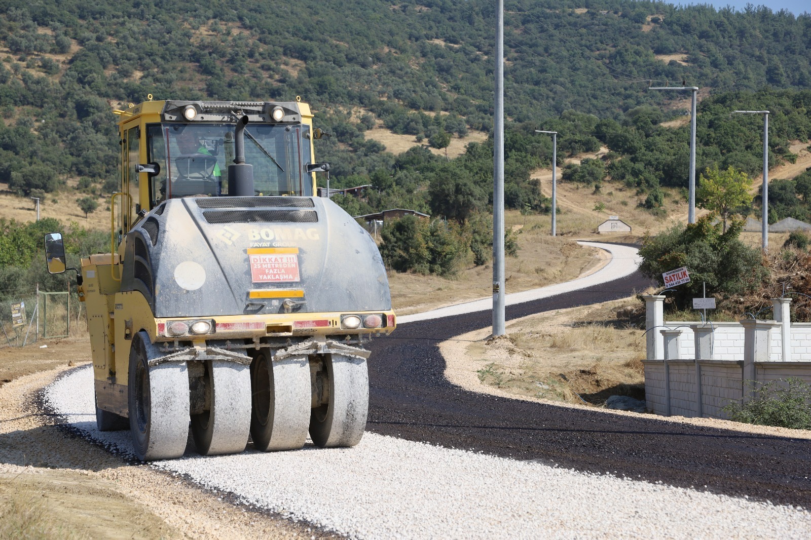 Büyükşehir 5 ilçede yolları yeniliyor