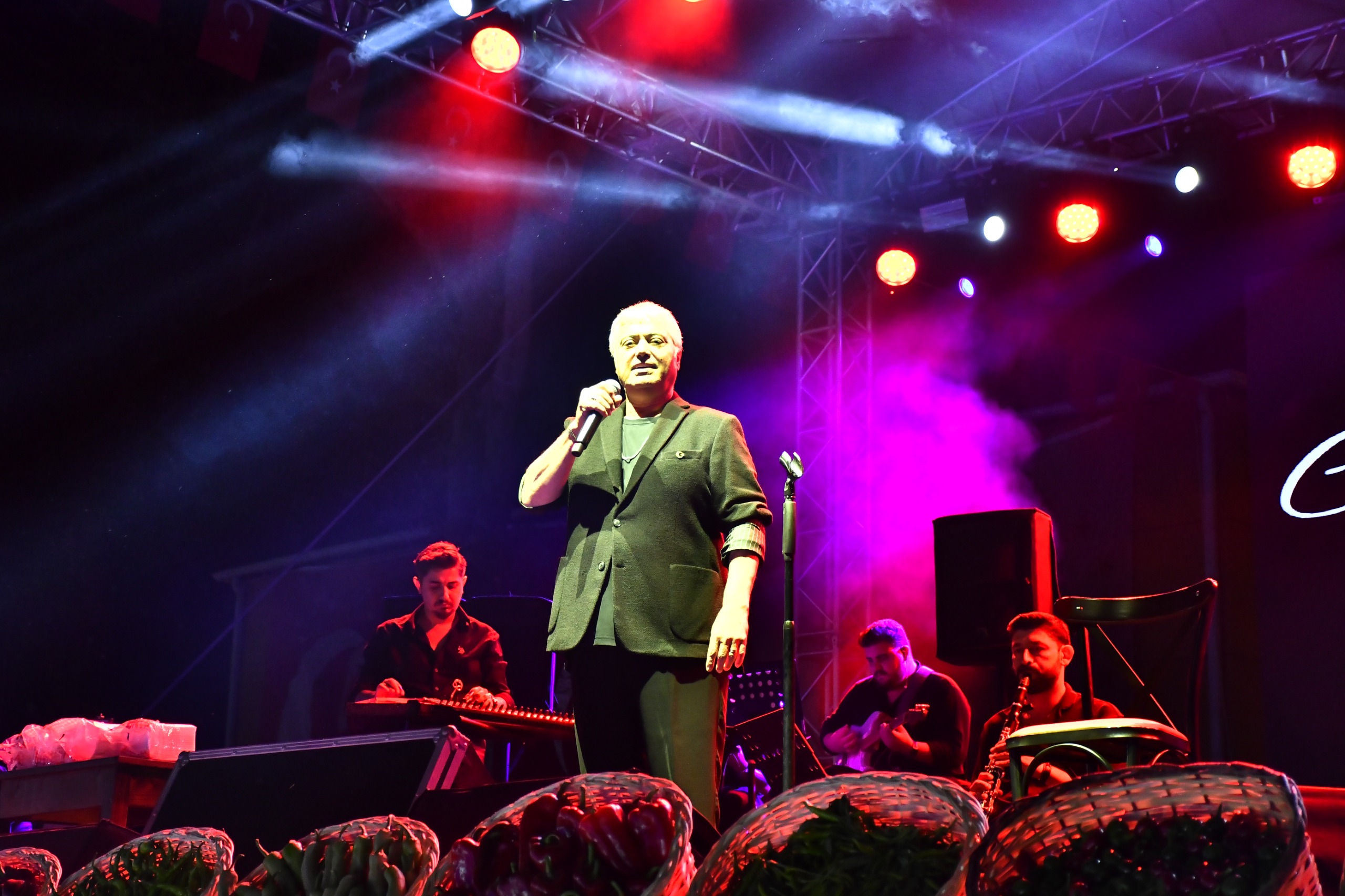 Yenişehir Cengiz Kurtoğlu’yla coştu